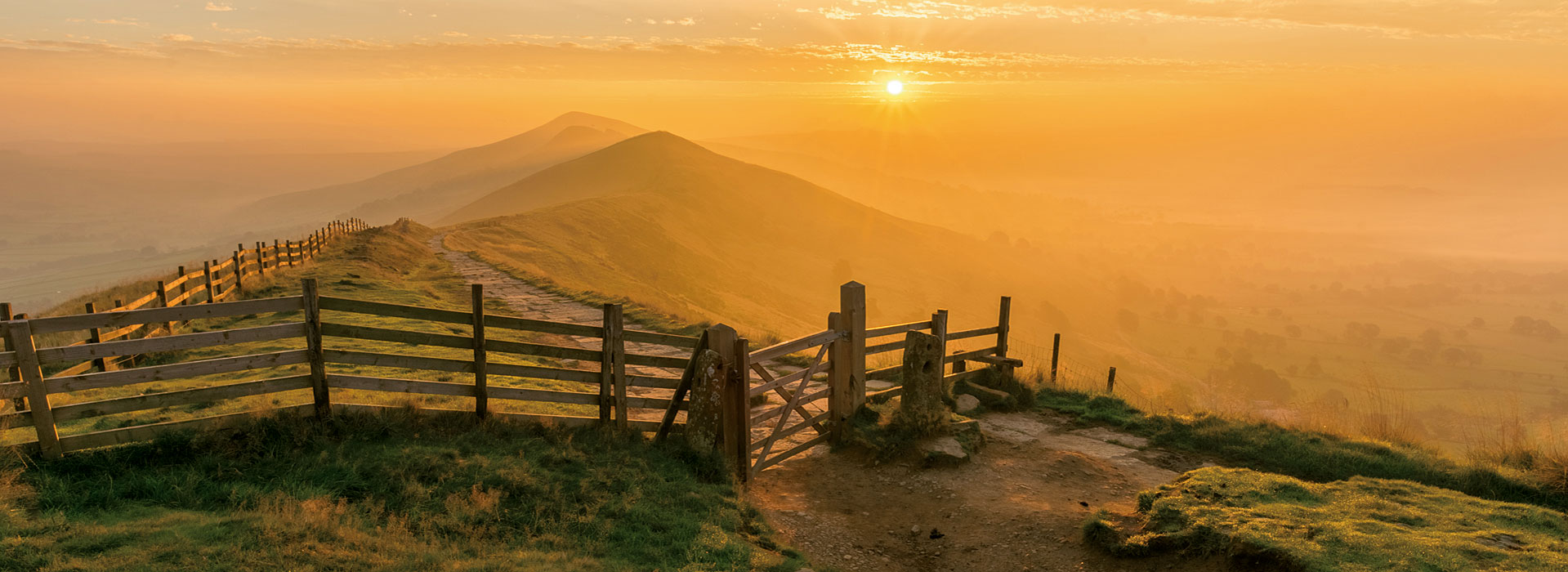 The Great Ridge, near Castleton, in the Peak District National Park at dawn